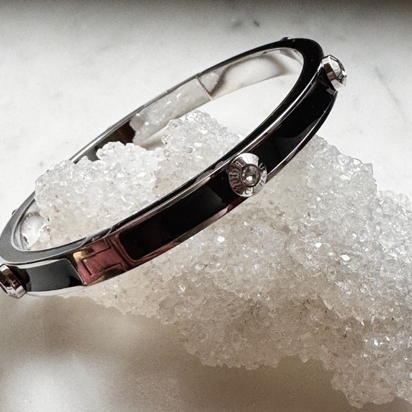 💕 Henri Bendel Silver and Black Bangle Bracelet - Picture 5 of 10